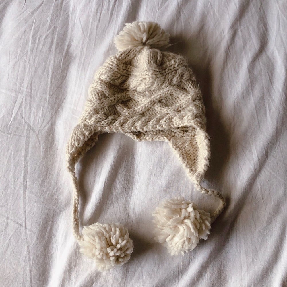 Woman’s White Knitted Beanie